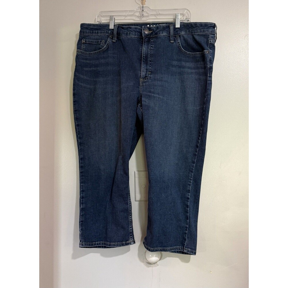 Lee Jeans Women's 22M Regular Fit Capri Mid Rise Blue Stretch